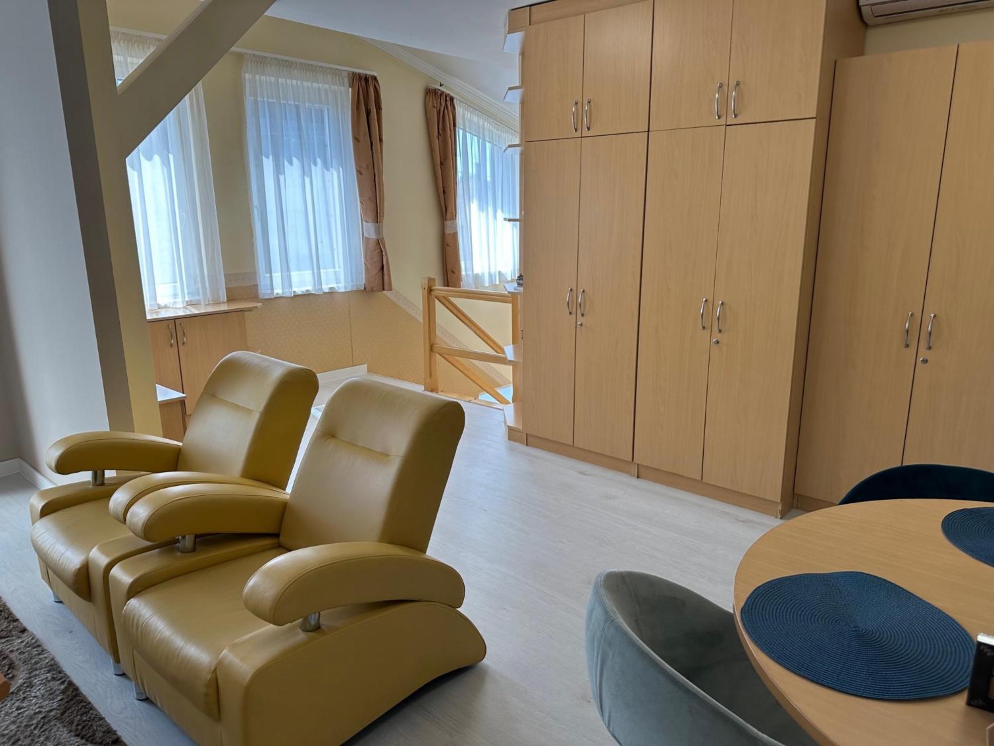 Hotel Forras Комаром Экстерьер фото