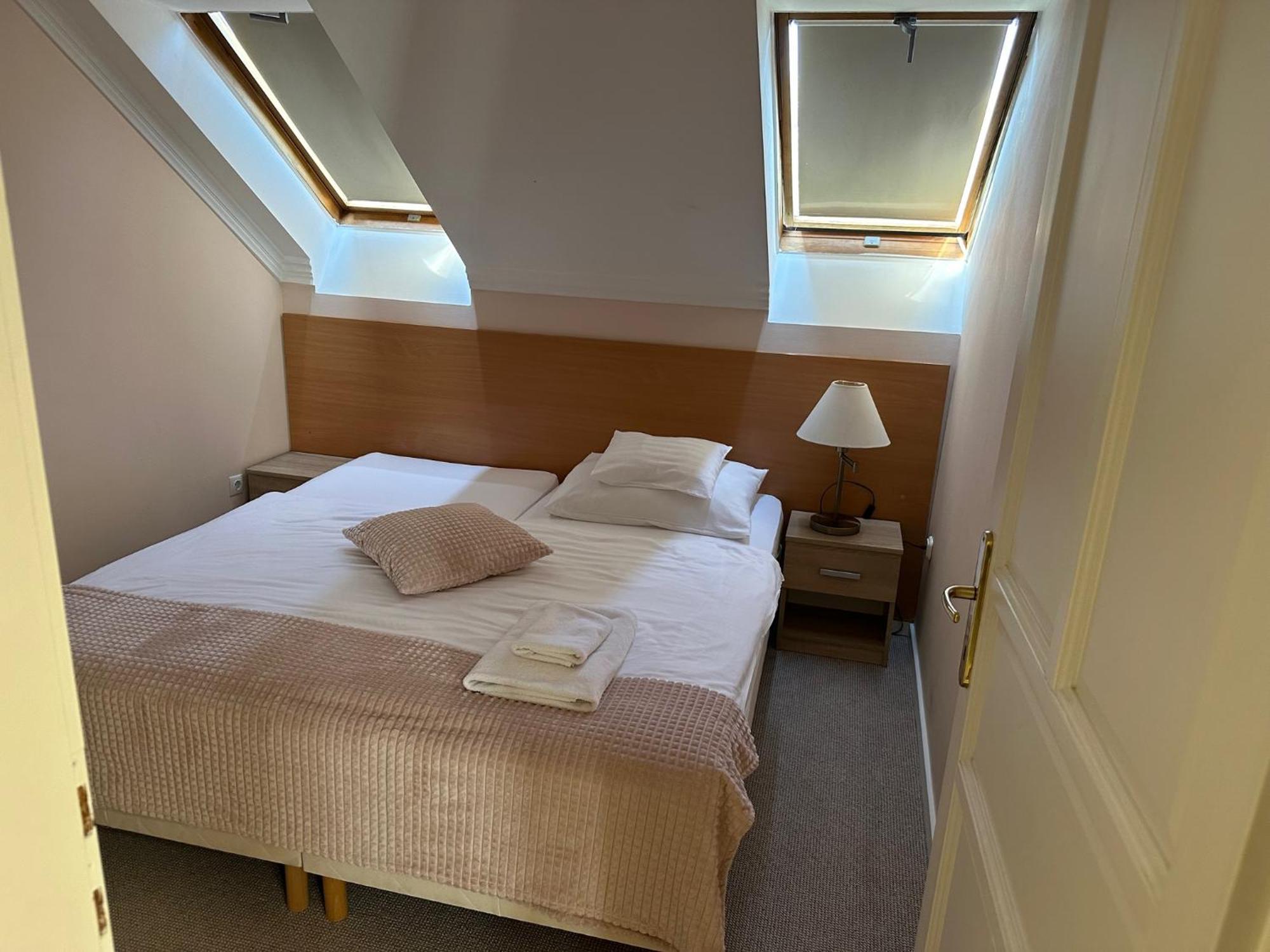 Hotel Forras Комаром Экстерьер фото