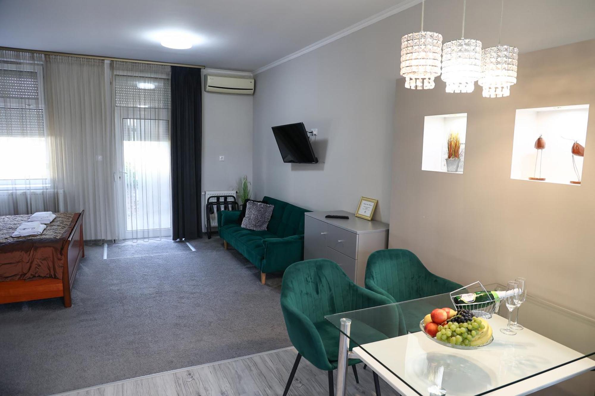 Hotel Forras Комаром Экстерьер фото
