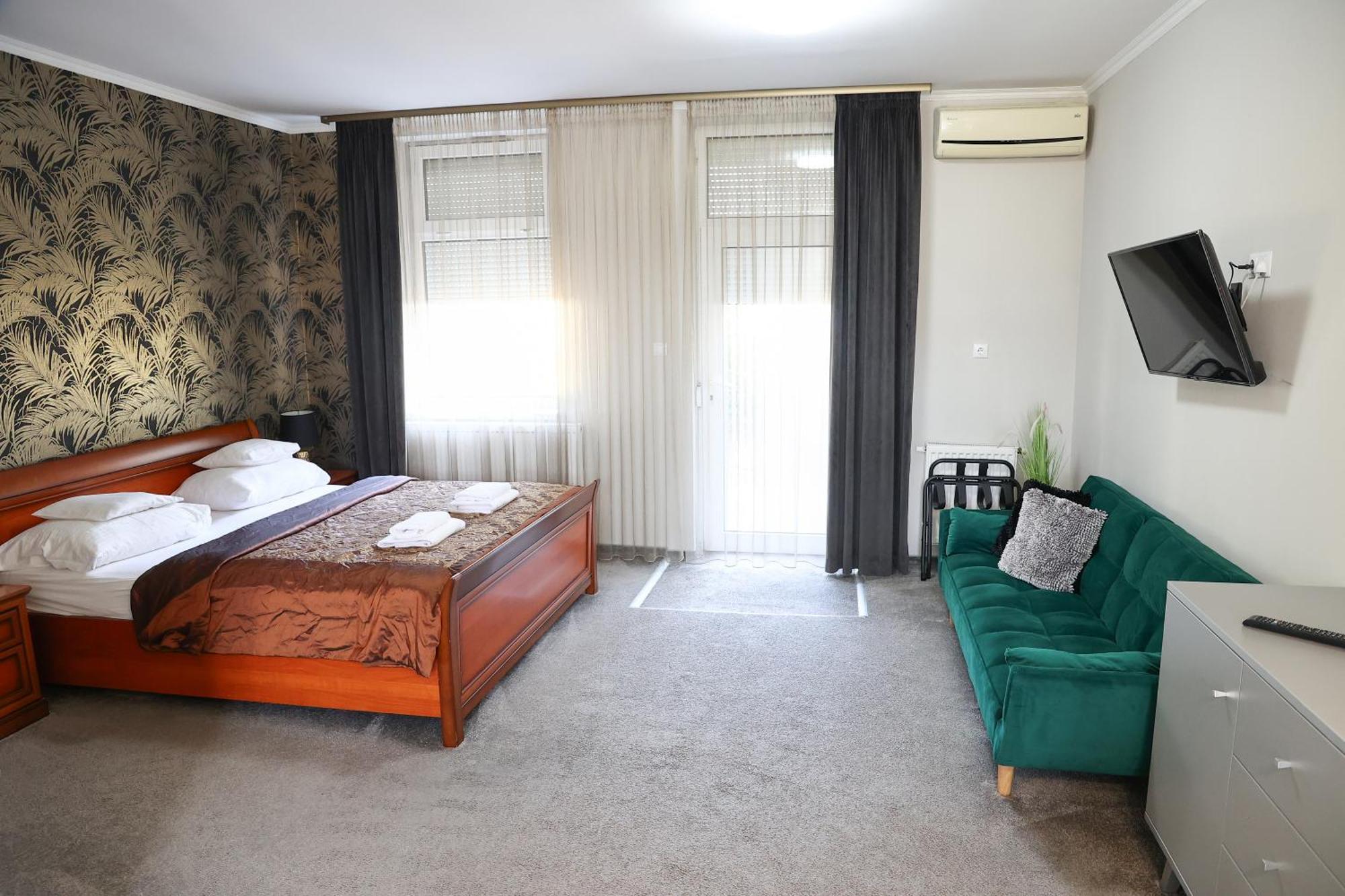 Hotel Forras Комаром Экстерьер фото