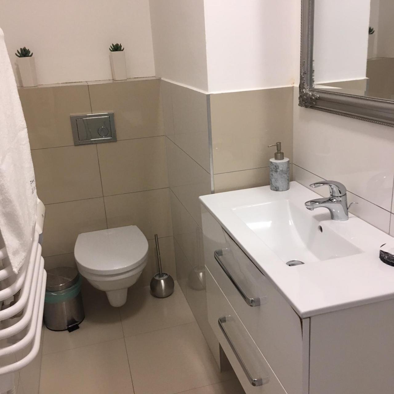 Hotel Forras Комаром Экстерьер фото